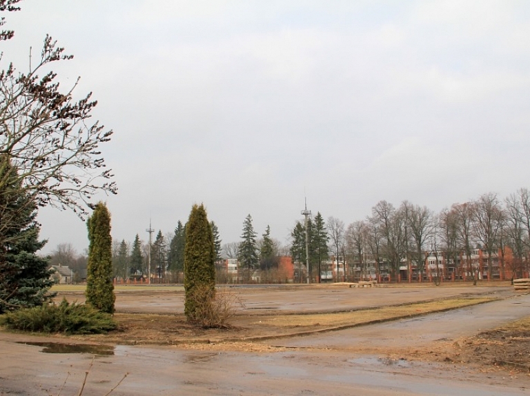 Nojauktas Carnikavas stadiona ēkas

