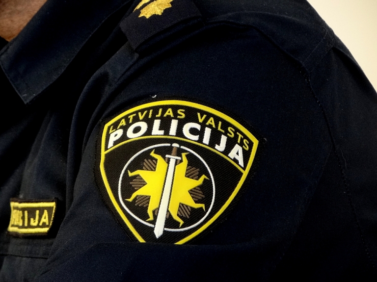 Liepājas policists Gints Beltiņš izglābj divus mazus bērnus