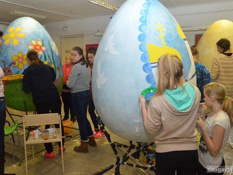 Daugavpils Saules skolā top Lieldienu olu galerija