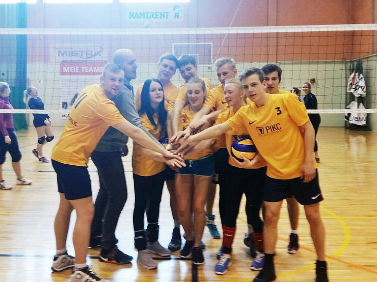 Ventspils Tehnikuma volejbola komanda kļūst par "Sadolin Cup 2016" čempioniem

