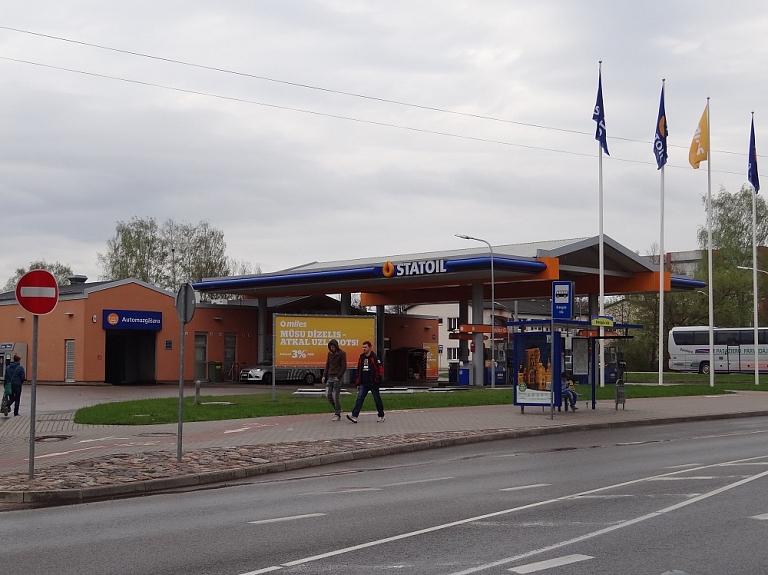 Tukuma degvielas uzpildes stacijās nekonstatē naftas produktu piesārņojumu notekūdeņos