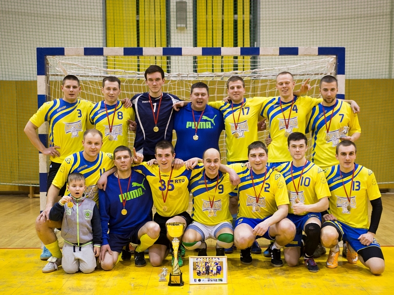 Ludzas novada telpu futbola turnīrā uzvar "Zveri"