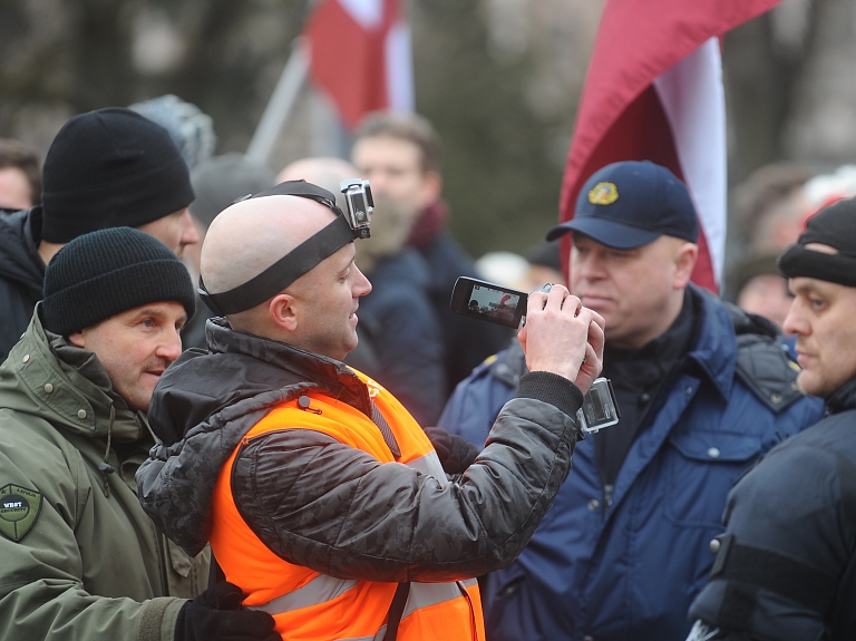 Aizturētajam Kremļa propagandistam Filipsam varētu liegt iebraukšanu Latvijā

