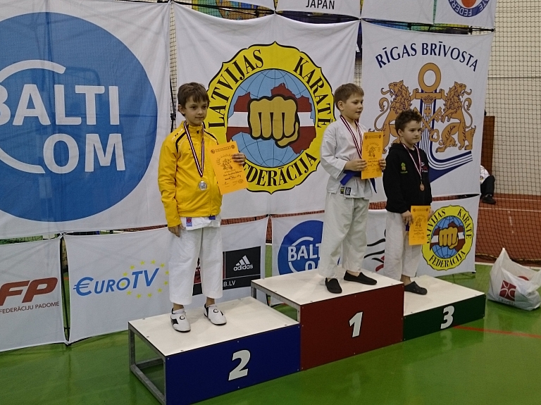 Valmierieši izcīna medaļas "Ogres Kauss 2016" karatē čempionātā

