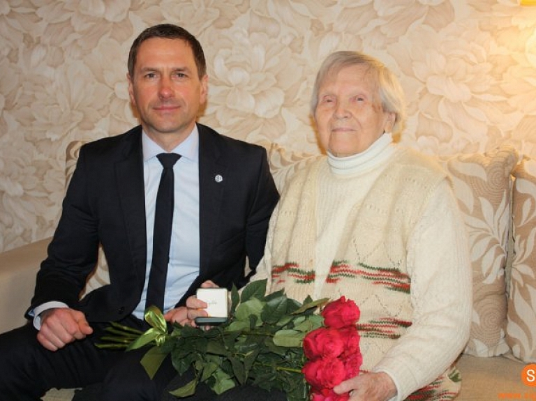 Siguldietes svin 100 un 102 gadu jubilejas

