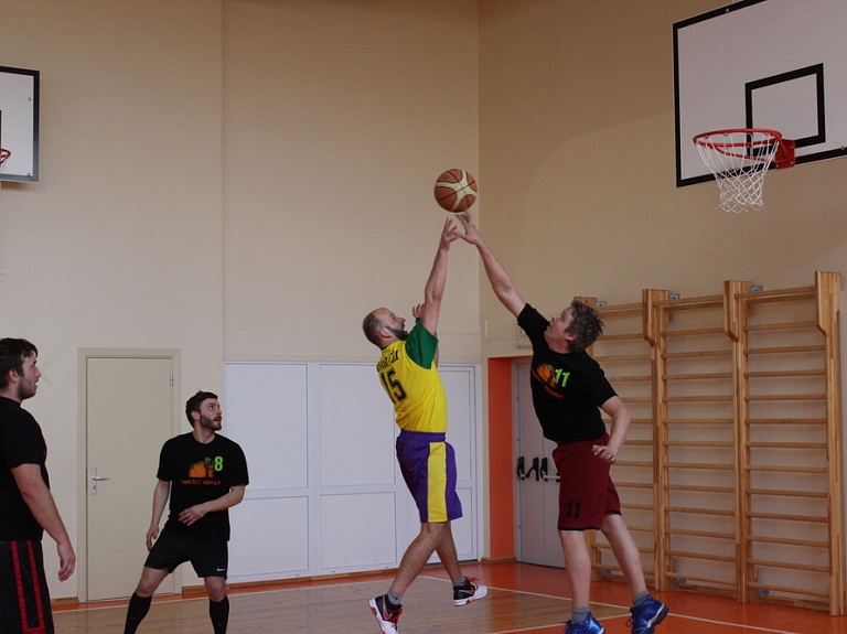 Aizvadīts Limbažu novada ģimnāzijas 36.abiturientu un absolventu turnīrs 
basketbolā