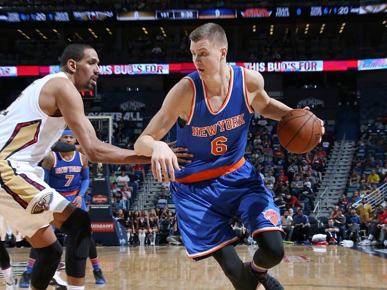 Porziņģa "double-double" un trīs bloķēti metieni neglābj "Knicks" no zaudējuma "Pelicans" komandai

