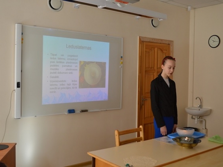 Balvu pamatskolā aizritējis jauno vides pētnieku konkurss "Skolēni eksperimentē"