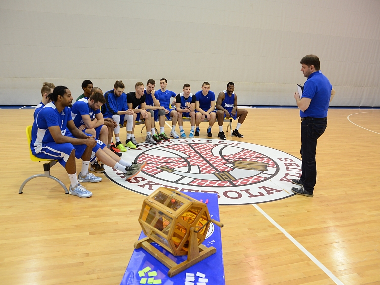 Ventspilī sāk plosīties "Basketvīruss"

