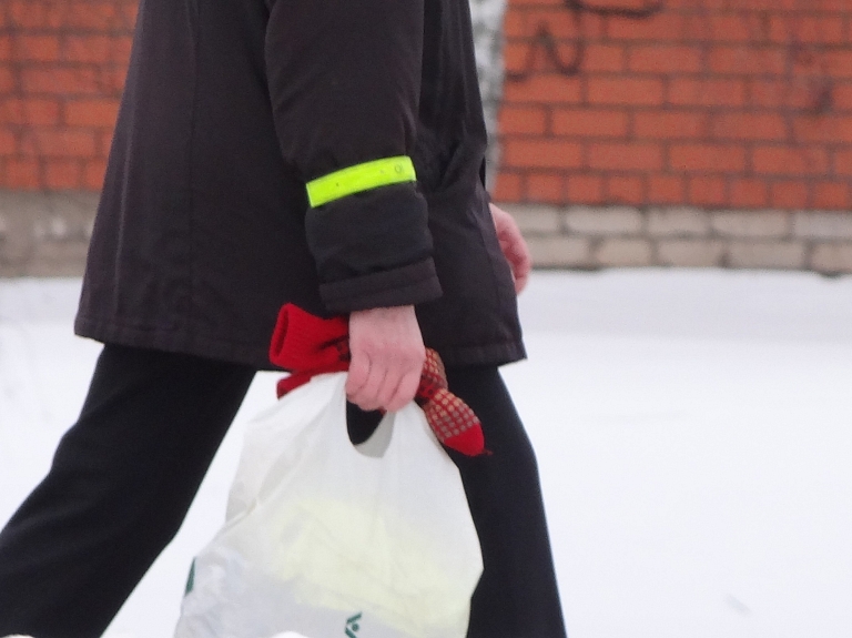 Palielinot nodokļa likmi plastmasas maisiņiem, tirgotāji varētu būtiski palielināt to cenu

