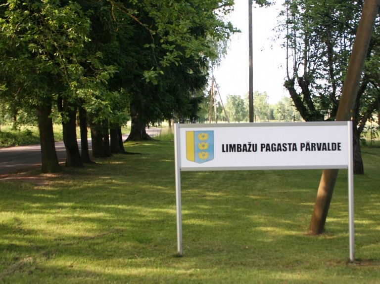 Limbažu pagasta pārvaldes ēkai veiks jumta nomaiņu

