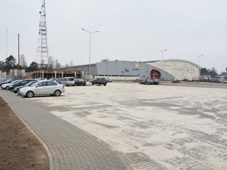 Vidzemes Olimpiskā centra apmeklētājiem pieejams jauns stāvlaukums

