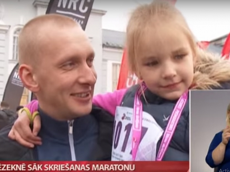 Rēzeknē sāk skriešanas maratonu

