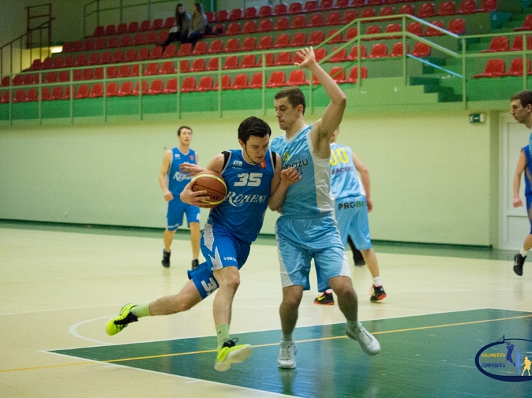 Valmieras pilsētas čempionātā basketbolā sākušās pusfināla spēles

