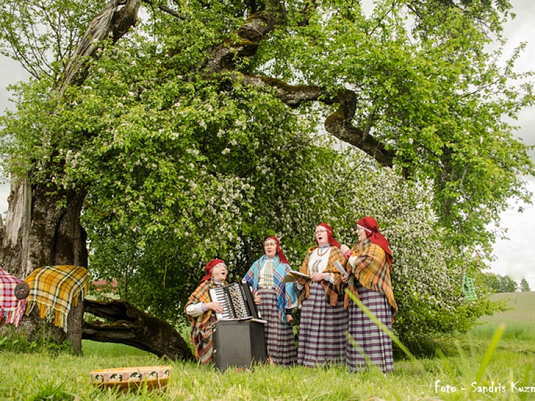 Kuldīgas novada Turlavā notiks "Ciemgaļu mežābeles performance 2016"