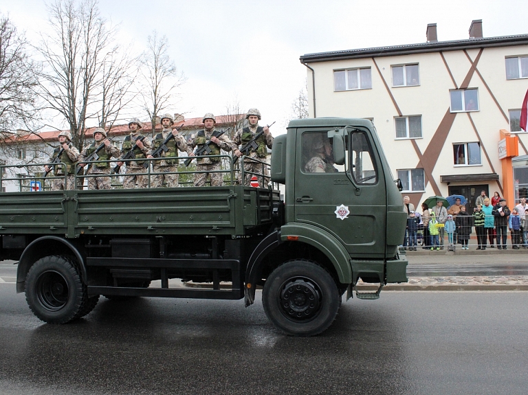 Latvijas armija‎ Brīvības svētkus šogad svinēs Krāslavā

