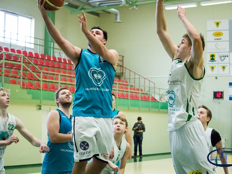  Turpinās pusfinālu cīņa Valmieras Pilsētas čempionāta basketbolā Pirmajā līgā