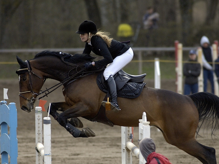 Kleistos aizvadītas Pavasara kausa izcīņas sacensības šķēršļu pārvarēšanā

