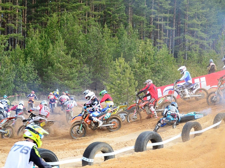 Enduro sacensības ar motokrosa pārstāvju konkurenci – Cross Country Ķesterciemā


