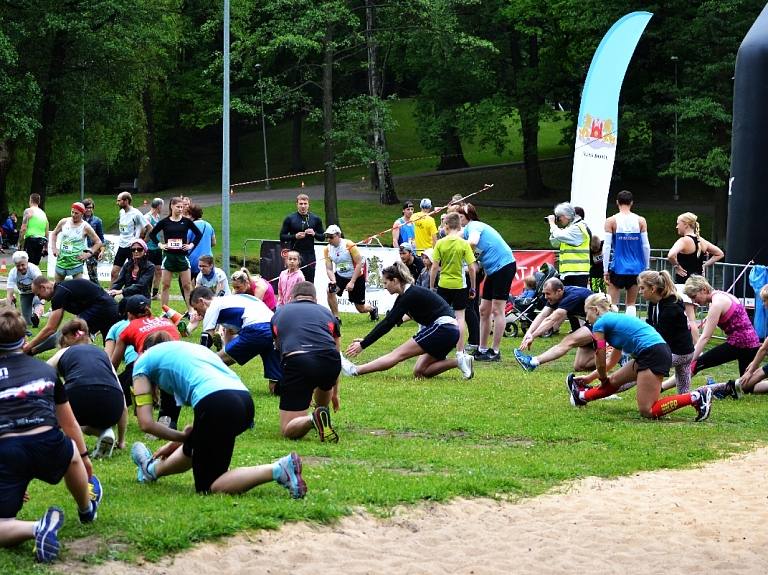 Aicina pieteikties skriešanas seriālam "Izskrien Rīgu!"

