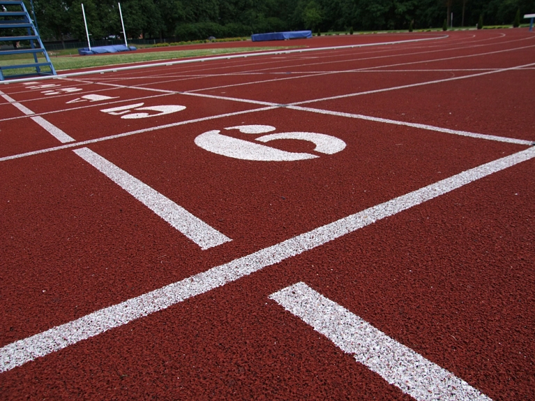 Gulbenē sākta stadiona skrejceļa pārbūve

