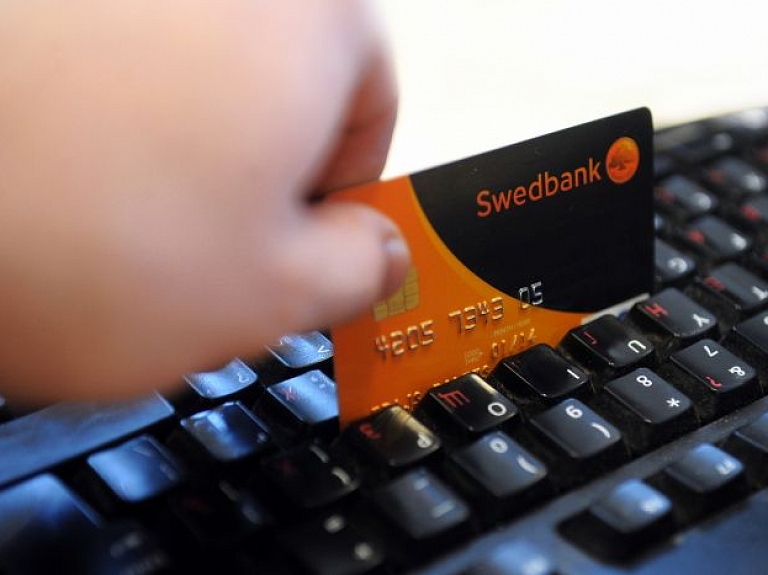 Pasūtot jaunu karti pa pastu, PIN kodu var saņemt arī "Swedbank" internetbankā

