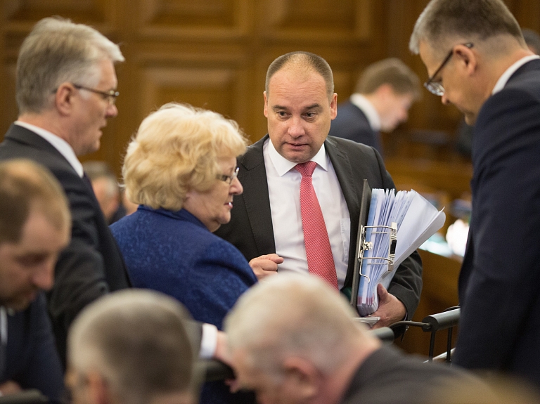 Kriminalizē neizpaužamu ziņu nelikumīgu nodošanu ārvalsts organizācijai

