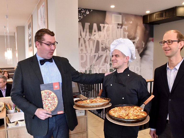 Amerikāņu picu leģenda "Pizza Hut" ienāk Rīgā

