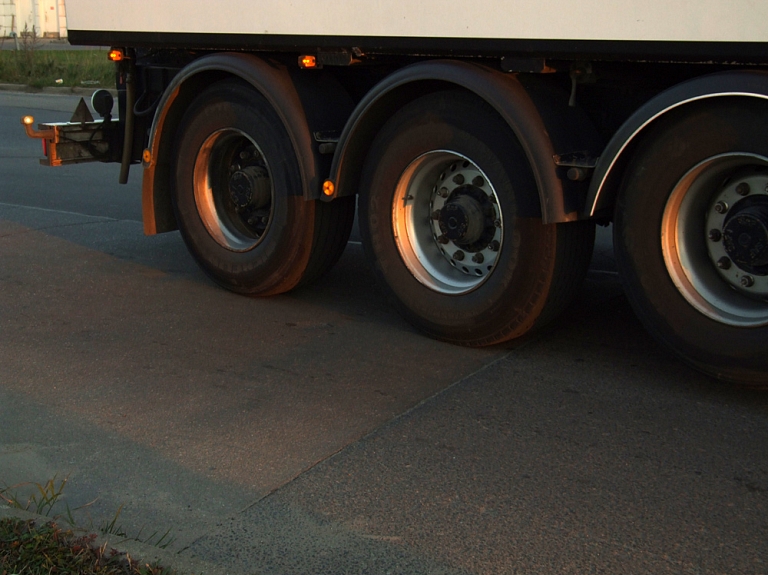 Uz grants autoceļiem Zemgalē tiek atcelti masas ierobežojumi

