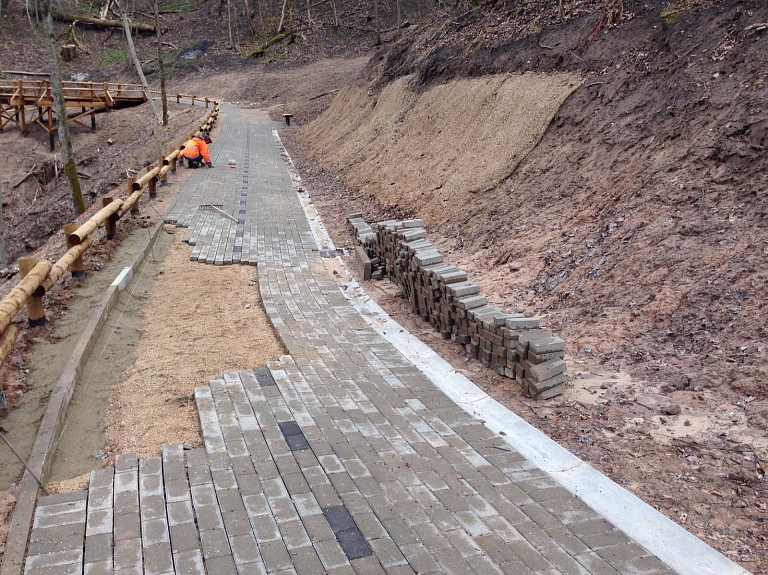 Siguldā uzlabo jaunā serpentīna ceļa infrastruktūru

