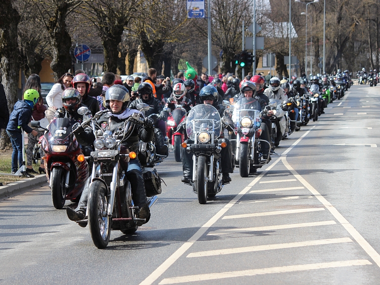 Valmierā sākusies ikgadējā moto sezona