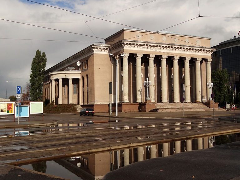 Rekonstruējamās VEF Kultūras pils kolektīvi jau laicīgi pārcelti uz citām telpām

