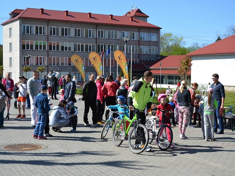 14.maijā Limbažos notiks ģimeņu sporta diena "Mammu, tēti – sportosim"