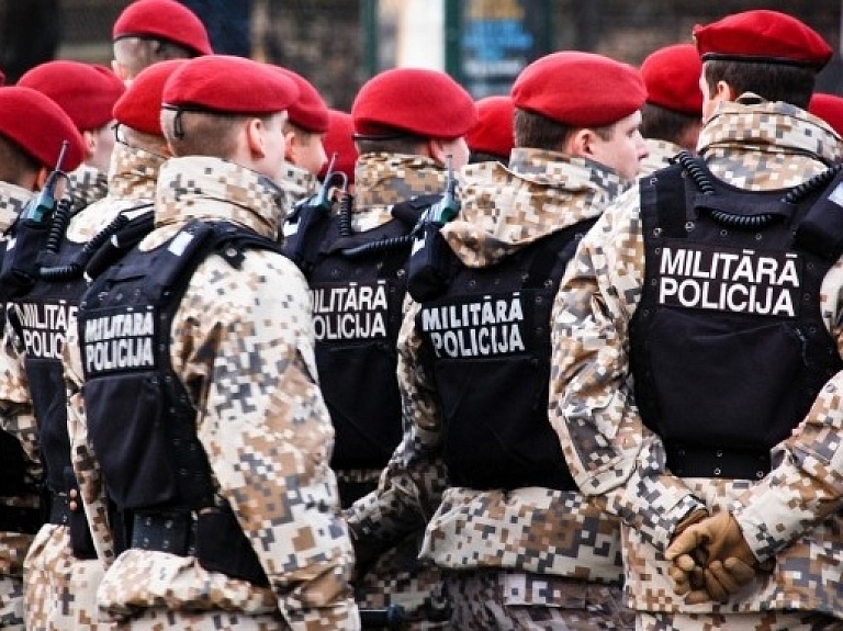 Carnikavas novadā notiek mācības Militārās policijas karavīriem

