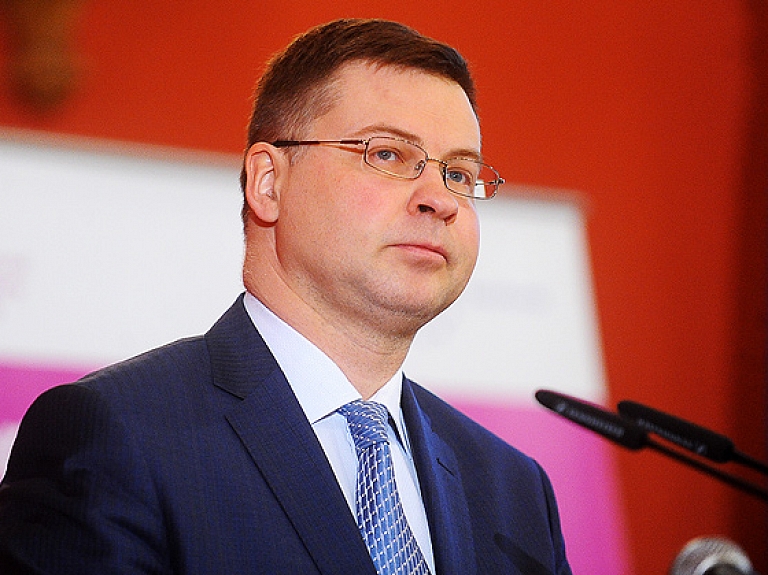 No ekspremjeriem gramatiski pareizāk runāja Dombrovskis, vislabākais valodas stils - Godmanim

