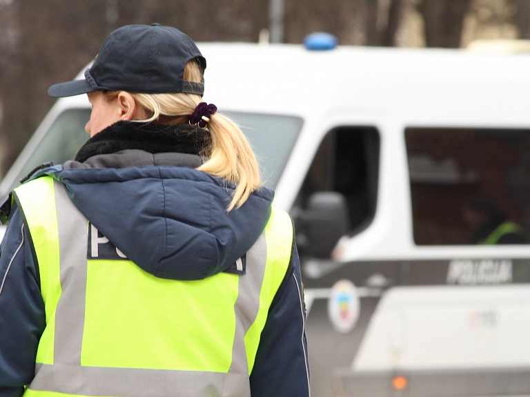 Jēkabpilī autovadītājs braucot pamatīgā reibumā mēģina piekukuļot policistus

