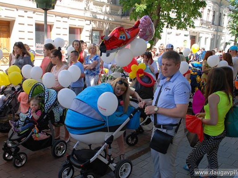 Ģimenes ar bērniem tiek aicinātas piedalīties Daugavpils svētku gājienā