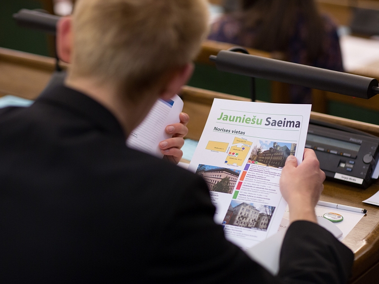 Mūrniece 6.Jauniešu saeimai: Jūsu idejas apliecina patriotismu un gatavību iesaistīties valsts drošības stiprināšanā

