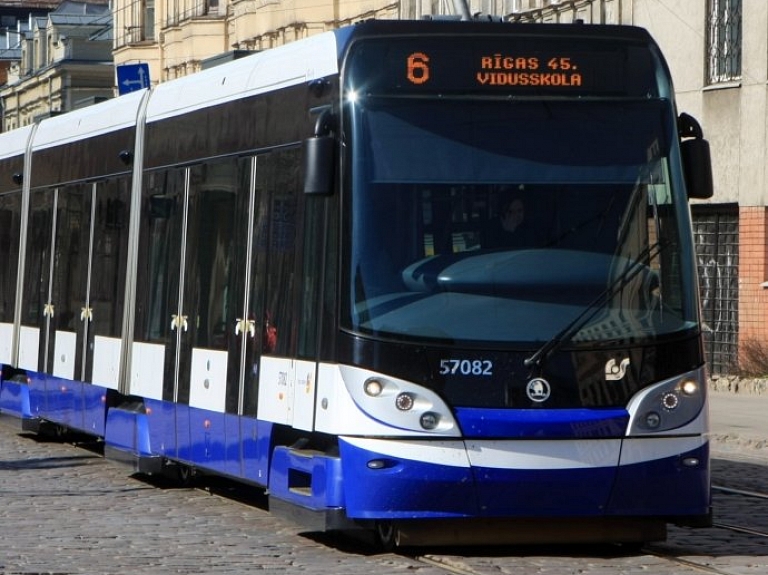 "Rīgas satiksmei" par 2008.gadā iepirktajiem tramvajiem vēl jāsamaksā 71,6 miljoni eiro