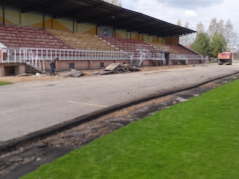 Uzsākti Gulbenes stadiona pārbūves darbi