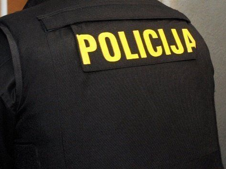 Policija sāk kriminālprocesu par marinēto tomātu burkas nozagšanu

