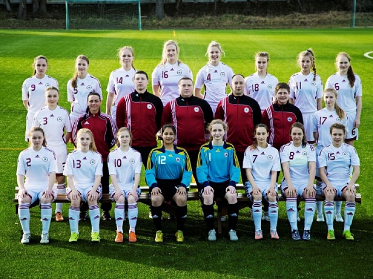 Uz Latvijas WU - 16 futbola izlasi izauktas meitenes no Iecavas un Bauskas 