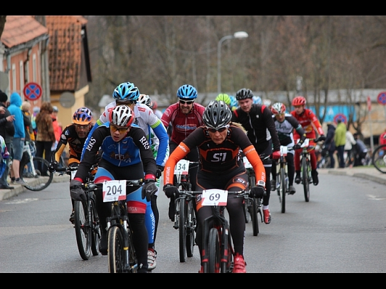 SEB MTB vasarīgajā Smiltenes posmā dominanci turpina Sorokins un Ardava

