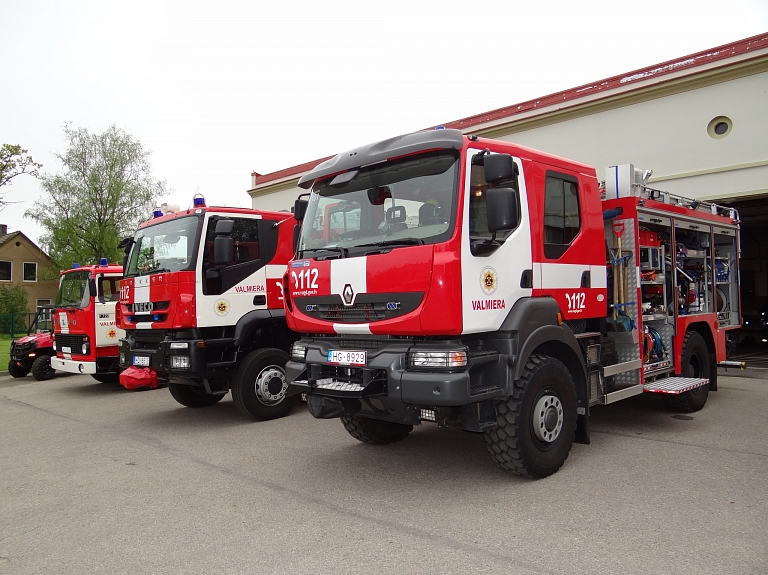 Mežciemā degusi sporta trases aizsargbarjera 140 kvadrātmetru platībā

