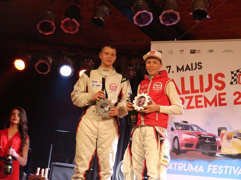 Mārtiņš Sesks rallijā "Kurzeme" finišē otrais un kļūst par Latvijas rallija čempionāta līderi

