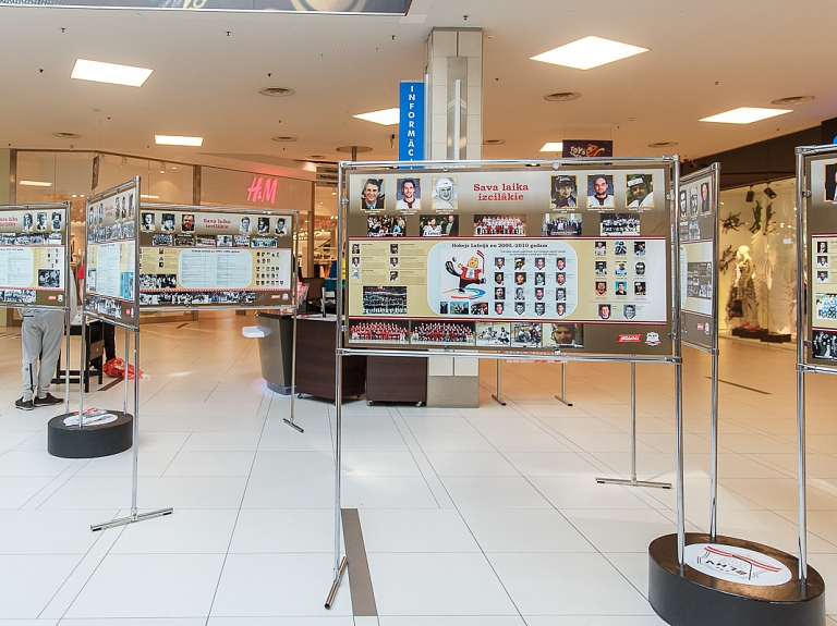 "Rīga Plaza" apskatāma hokejam veltīta izstāde