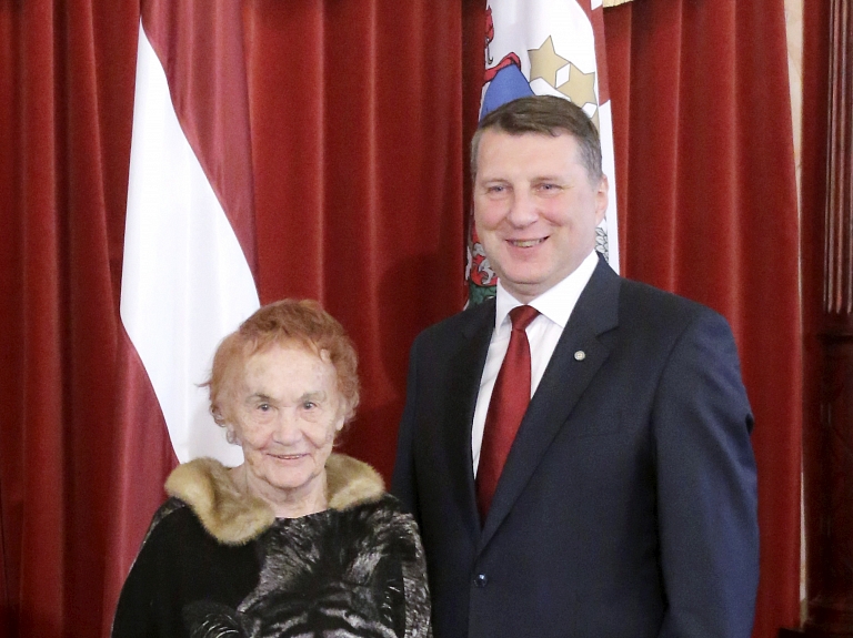 Ventspils domes priekšsēdētājs sveiks senioru vieglatlēti Austru Reinbergu

