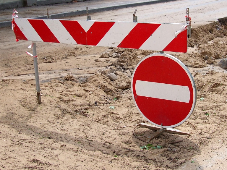 Salacgrīvā slēgs transporta kustību Valmieras ielā

