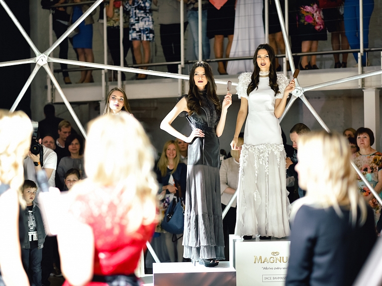 Saldējums "Magnum" prezentē jaunu modes un mākslas kolekciju

