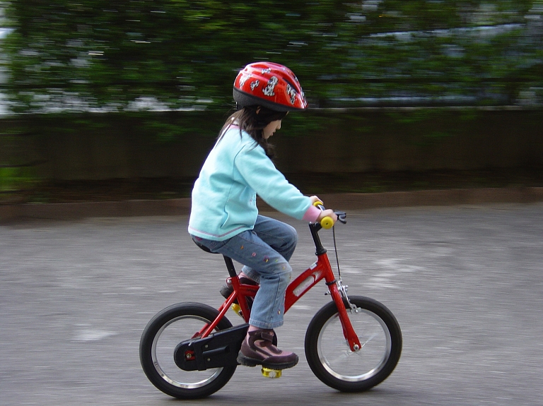 Negadījumos cietuši daudzi velosipēdisti, to skaitā arī bērni

